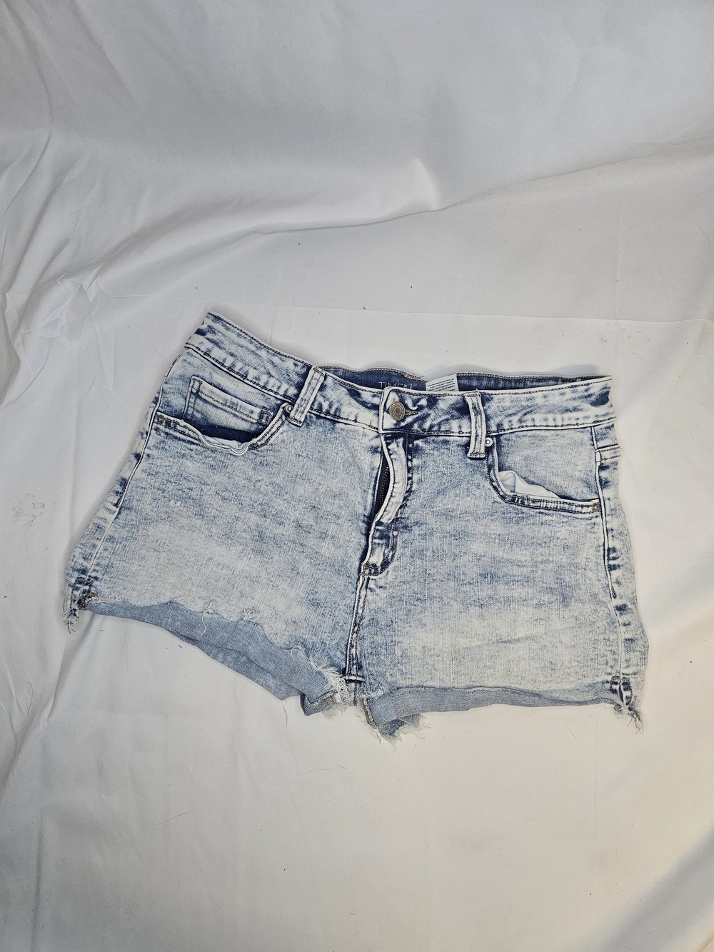Light Wash High-Rise Denim Shorts - Light Blue